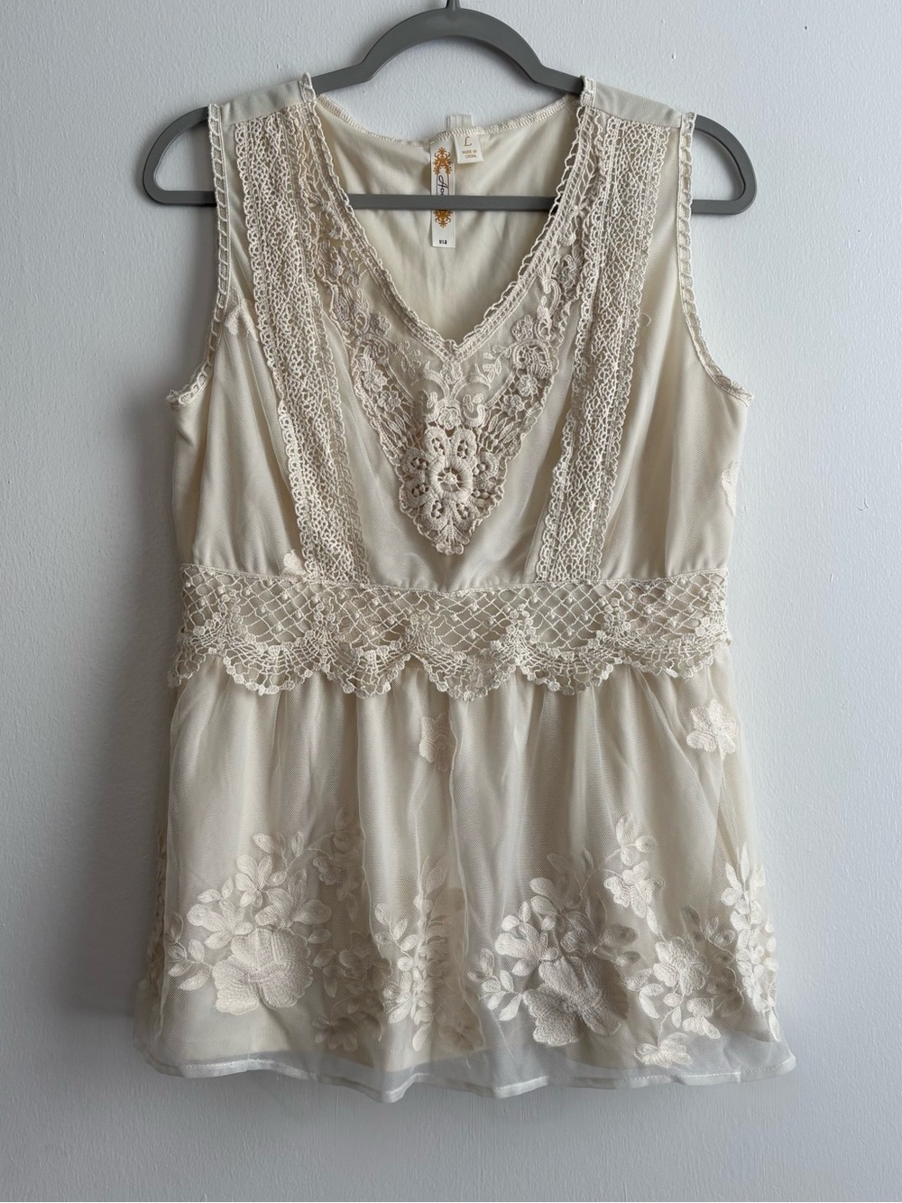Adiva Women’s Cream Lace Embroidered V-Neck Sleeveless Boho Cottage Top L